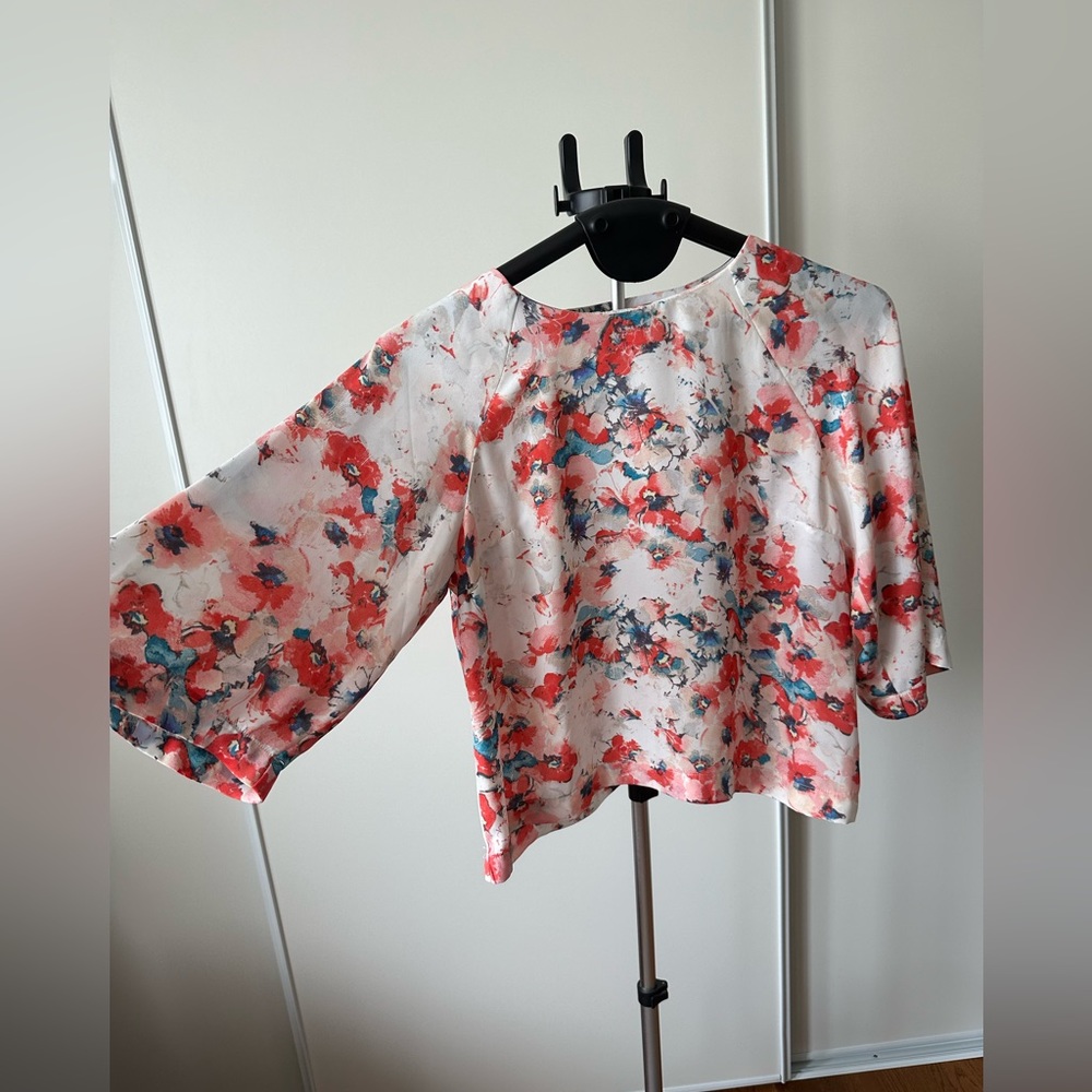 Rose & Olive 3/4 length wide sleeve blouse